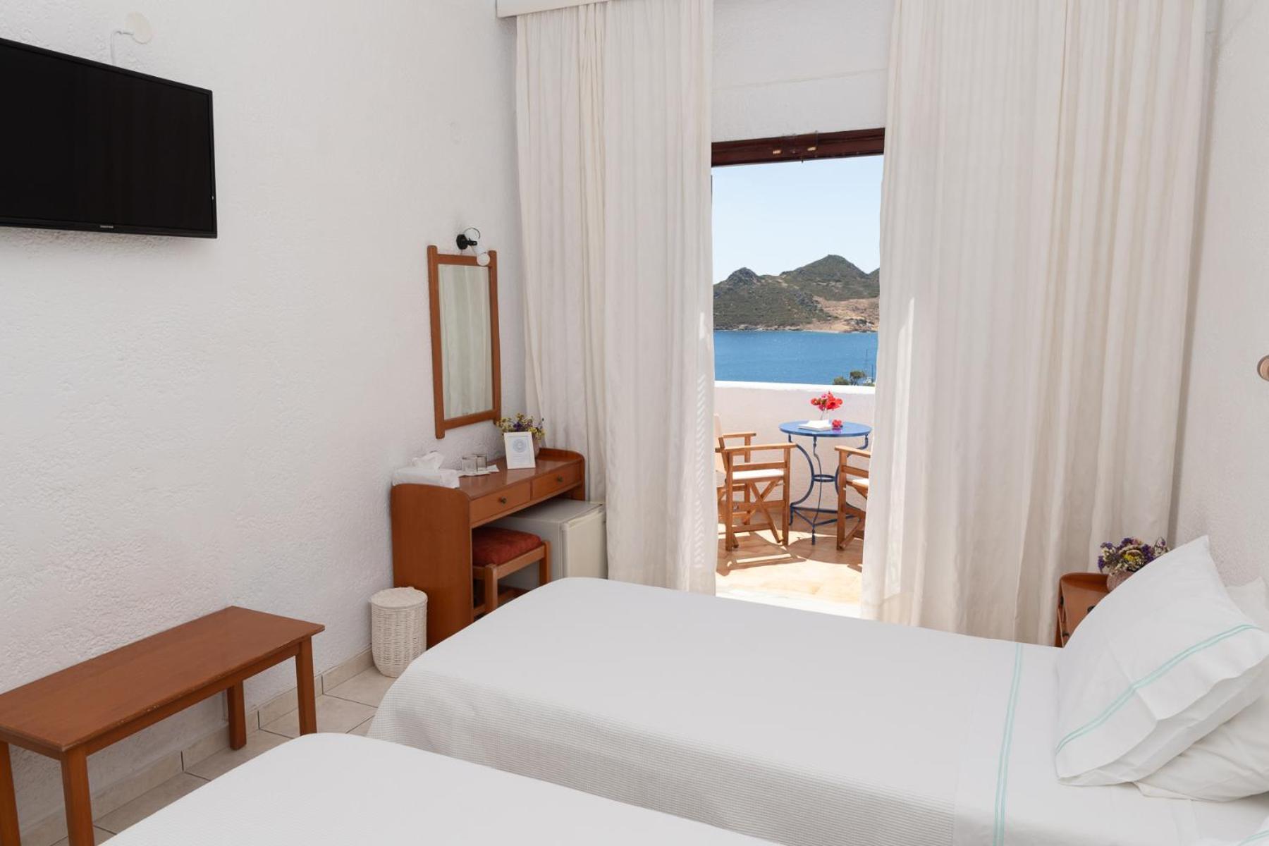 Golden Sun Hotel Patmos エクステリア 写真