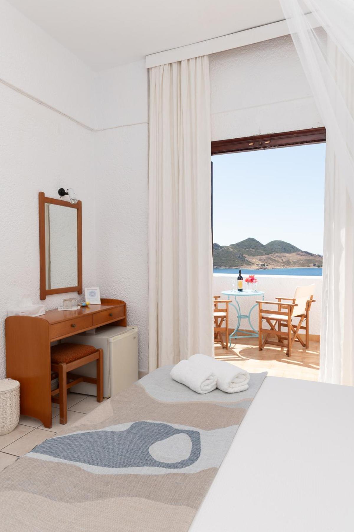 Golden Sun Hotel Patmos エクステリア 写真