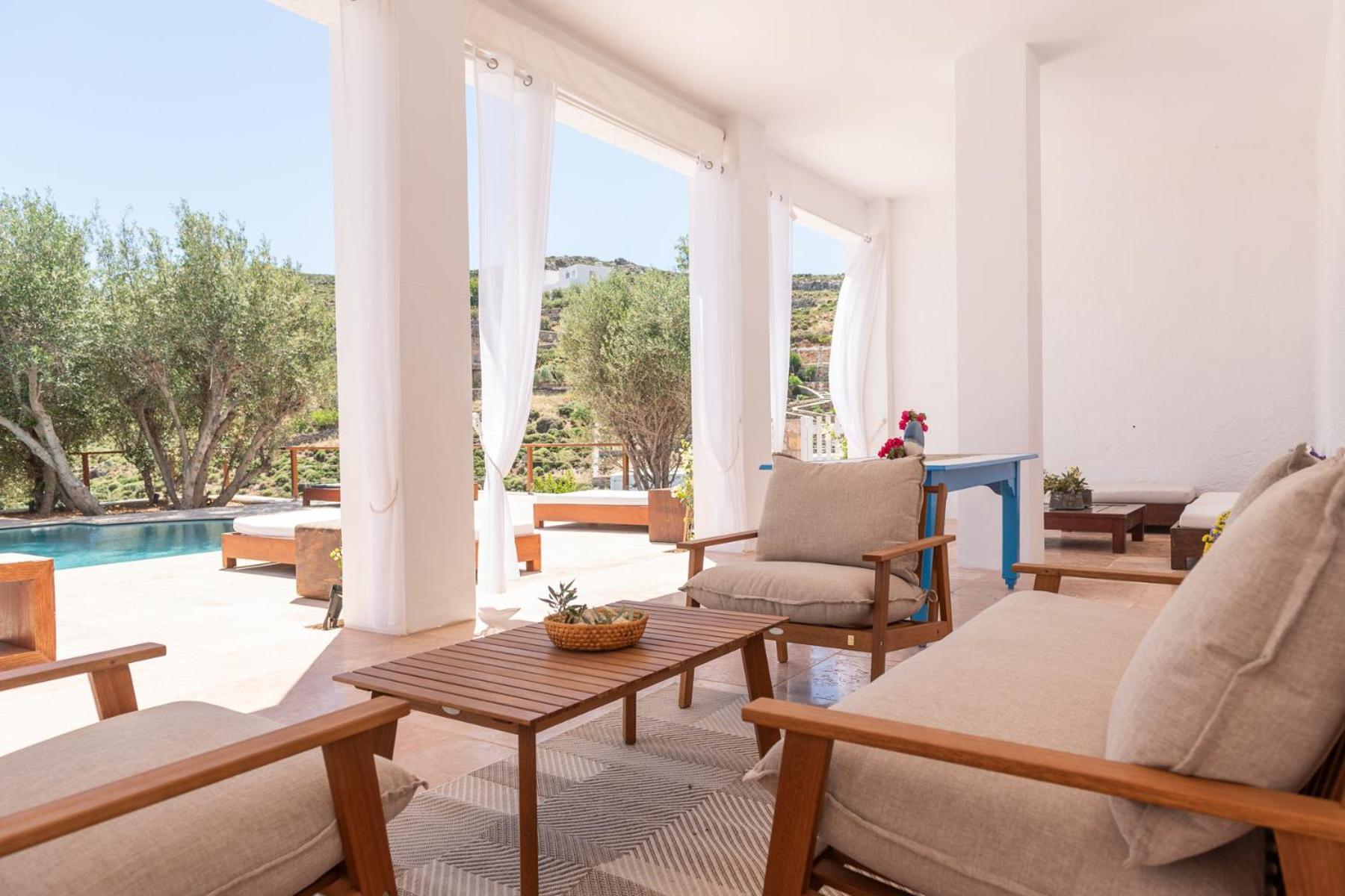 Golden Sun Hotel Patmos エクステリア 写真
